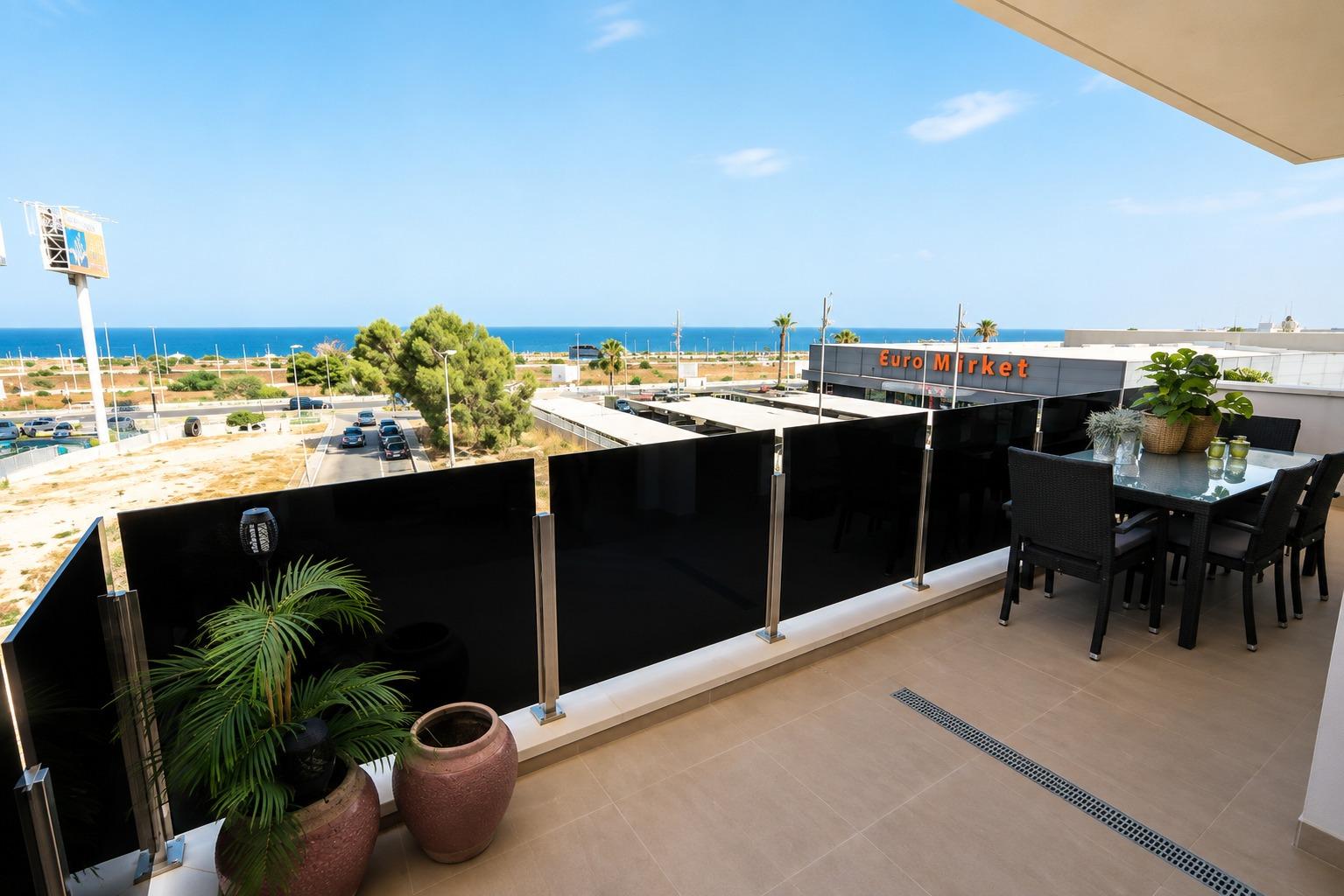 Apartment in Torrevieja, Alicante, Spain 3 bedrooms, 116 sq.m. No. 193015