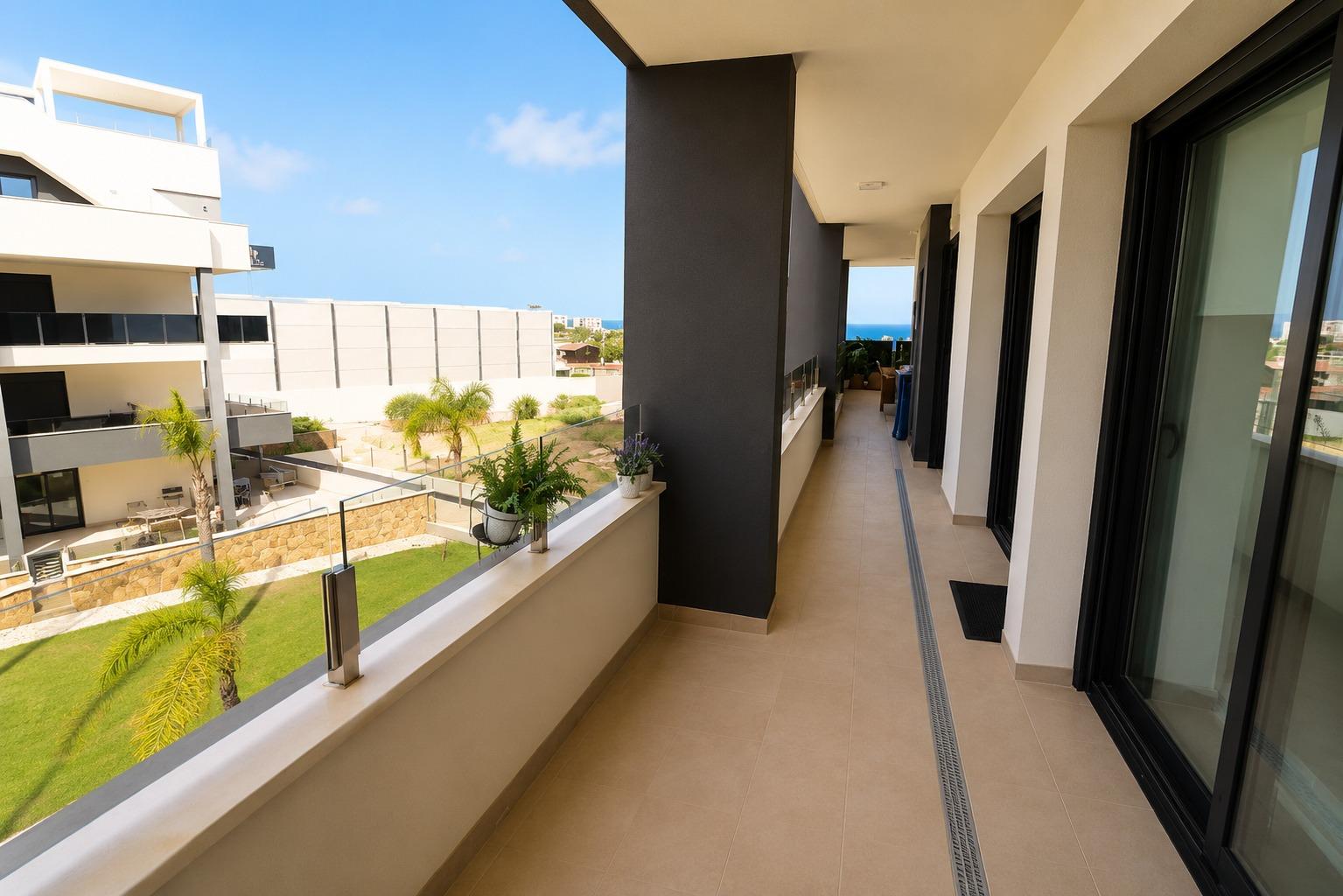 Apartment in Torrevieja, Alicante, Spain 3 bedrooms, 116 sq.m. No. 193015