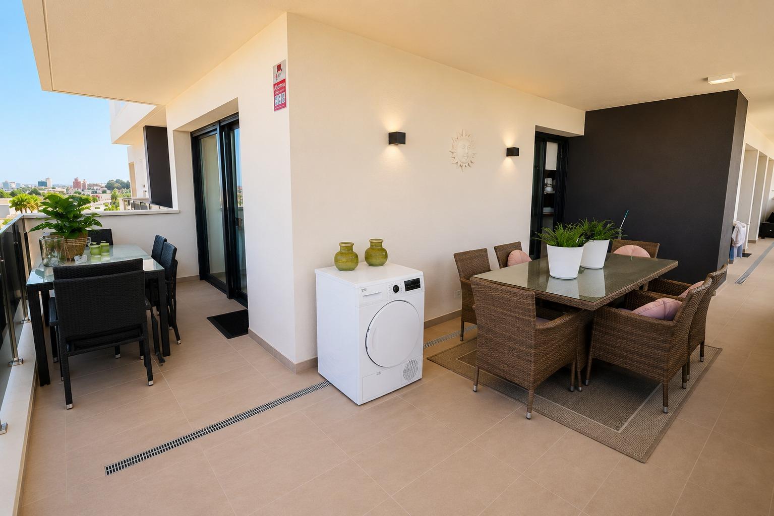 Apartment in Torrevieja, Alicante, Spain 3 bedrooms, 116 sq.m. No. 193015