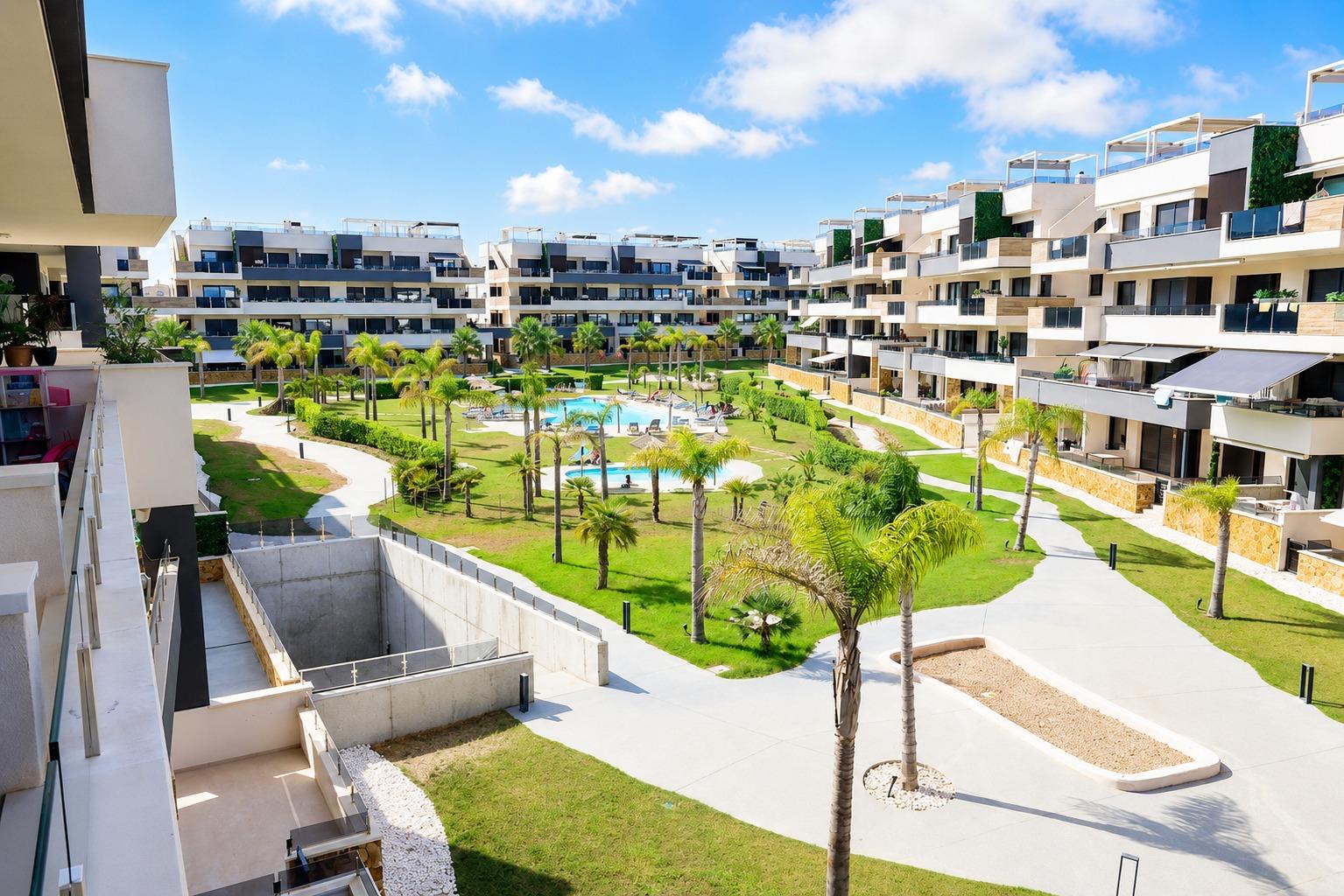 Apartment in Torrevieja, Alicante, Spain 3 bedrooms, 116 sq.m. No. 193015