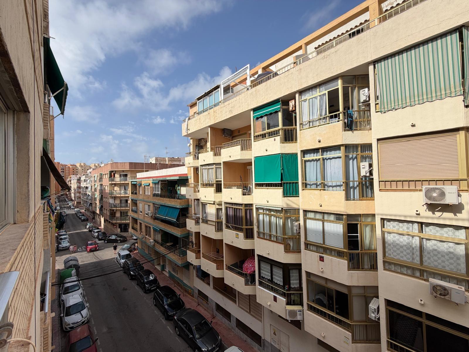Apartment in Torrevieja, Alicante, Spain 2 bedrooms, 79 sq.m. No. 193011
