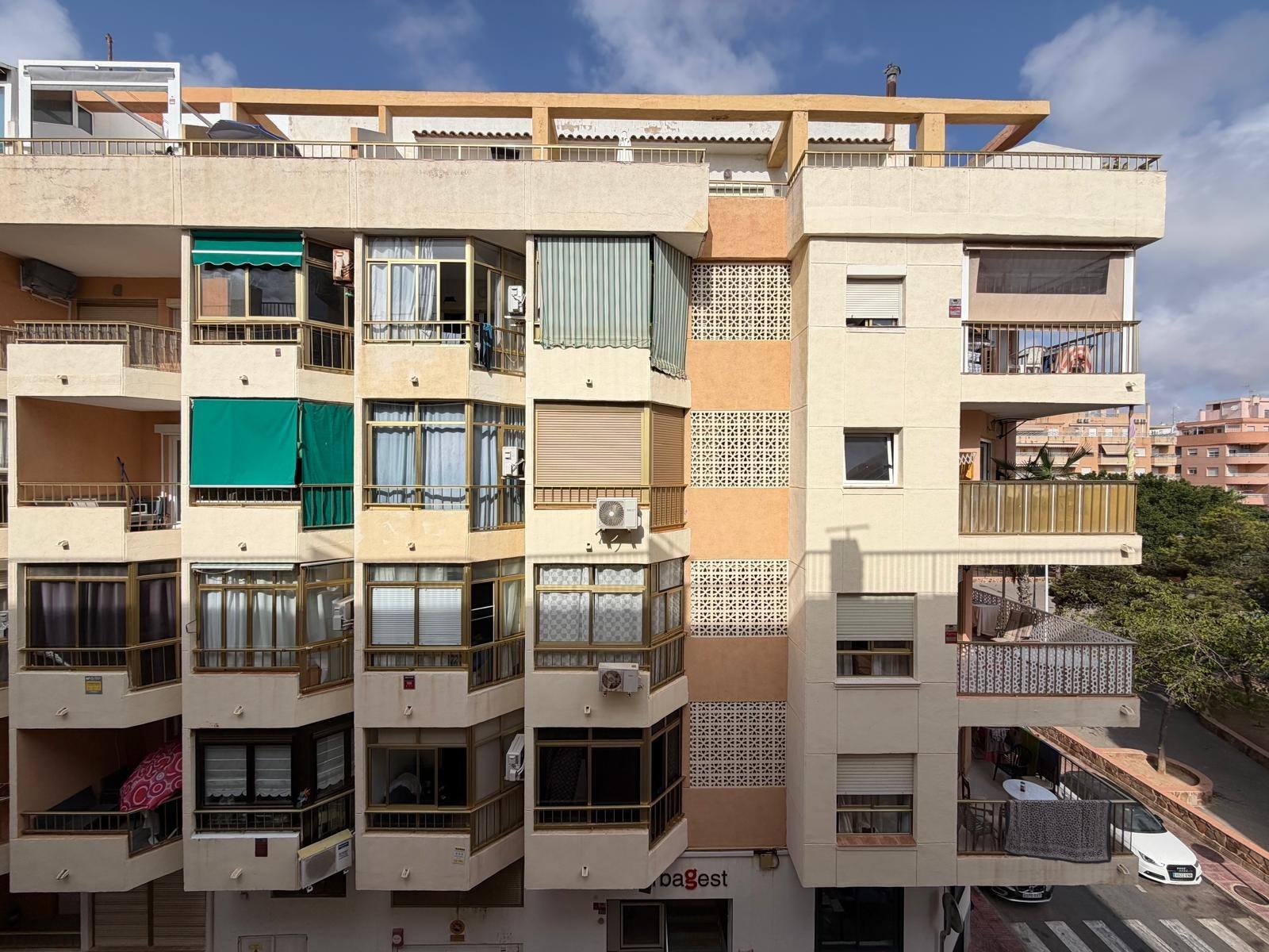 Apartment in Torrevieja, Alicante, Spain 2 bedrooms, 79 sq.m. No. 193011