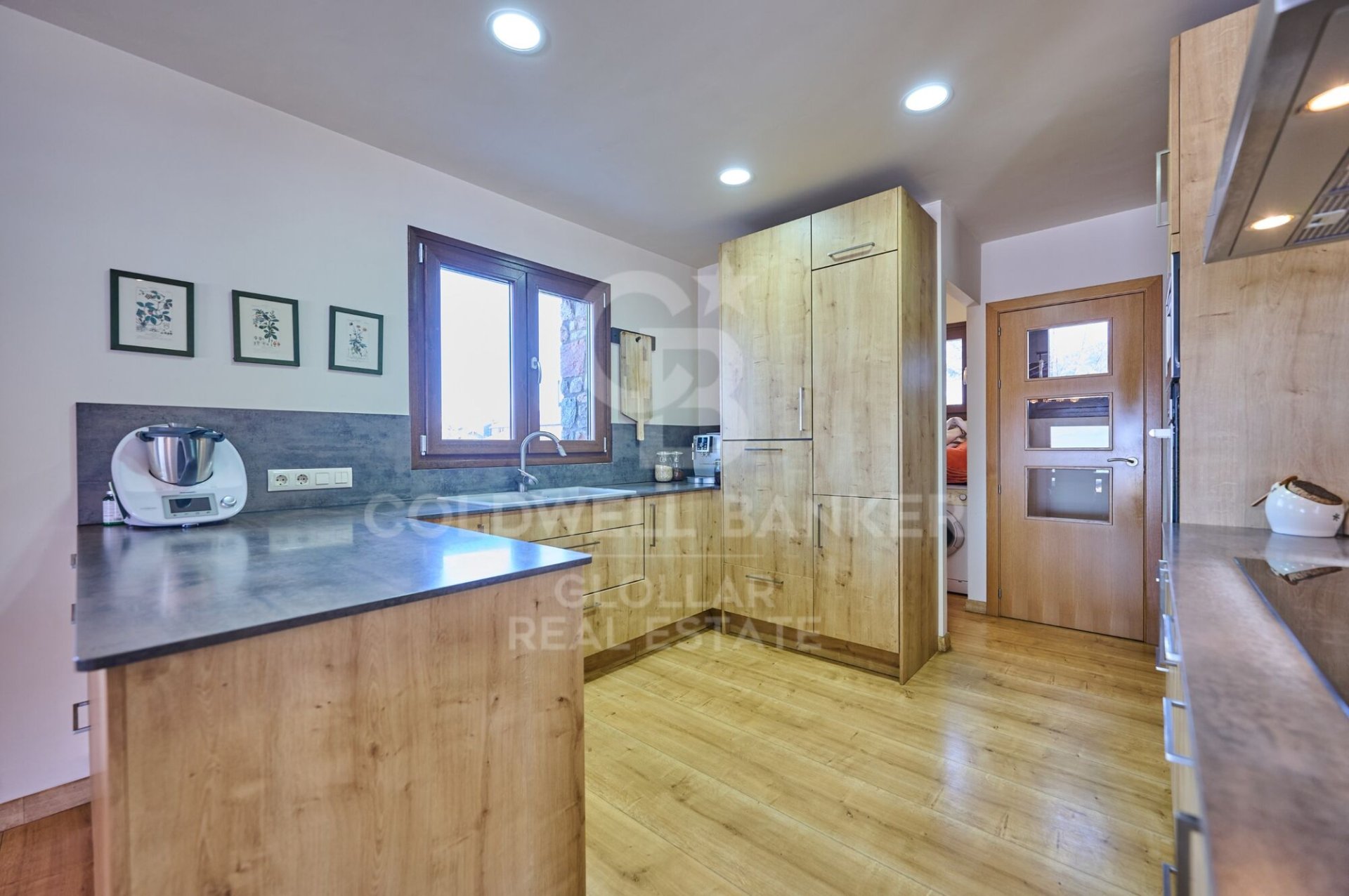 House in Girona, Spain 4 bedrooms, 330 sq.m. No. 156912