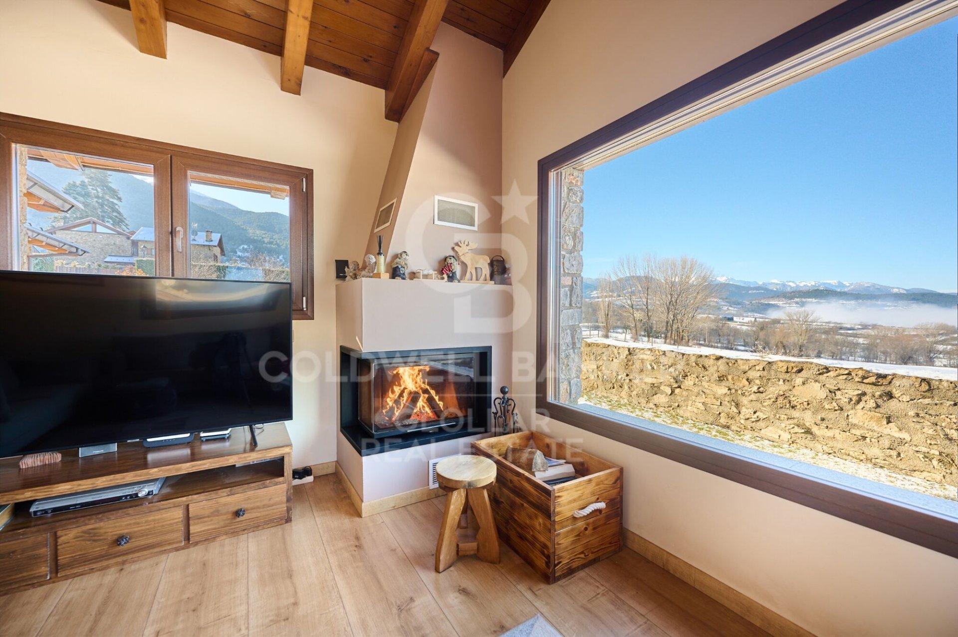 House in Girona, Spain 4 bedrooms, 330 sq.m. No. 156912