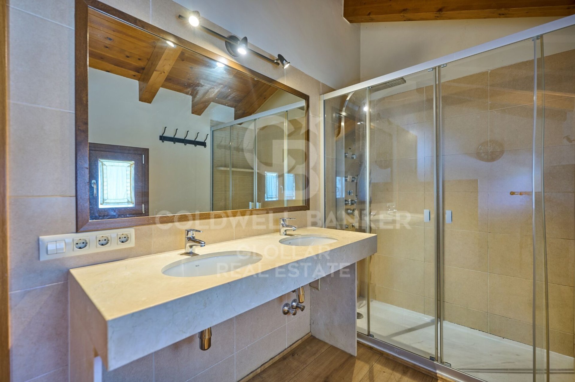 House in Girona, Spain 4 bedrooms, 330 sq.m. No. 156912