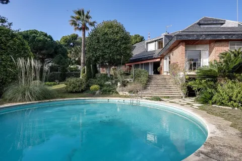 House in Barcelona, Spanien 10 Schlafzimmer,  Nr. 141235