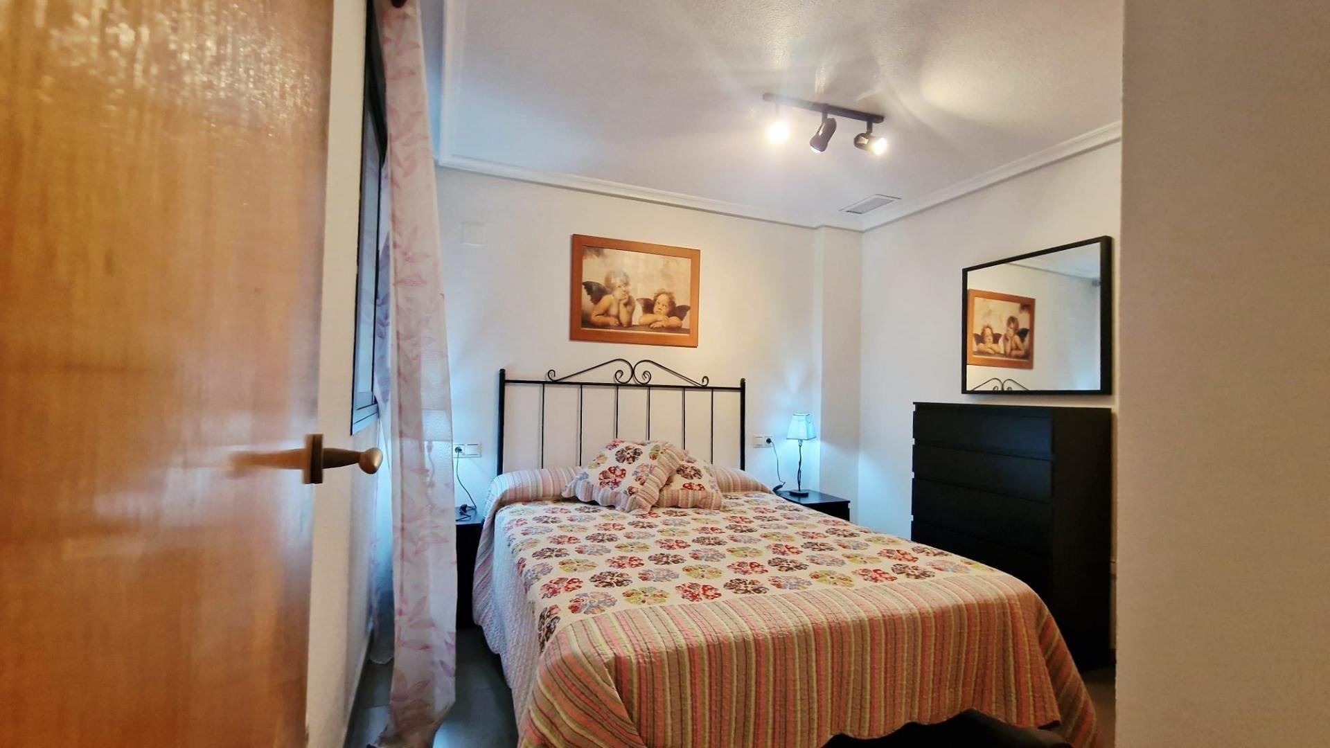 Apartamento en Torrevieja, Alicante, España 2 dormitorios, 76 m2 No. 184293