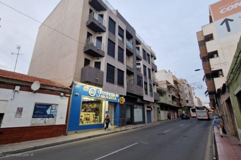 Apartment in Torrevieja, Alicante, Spain 2 bedrooms, 76 sq.m. No. 184293