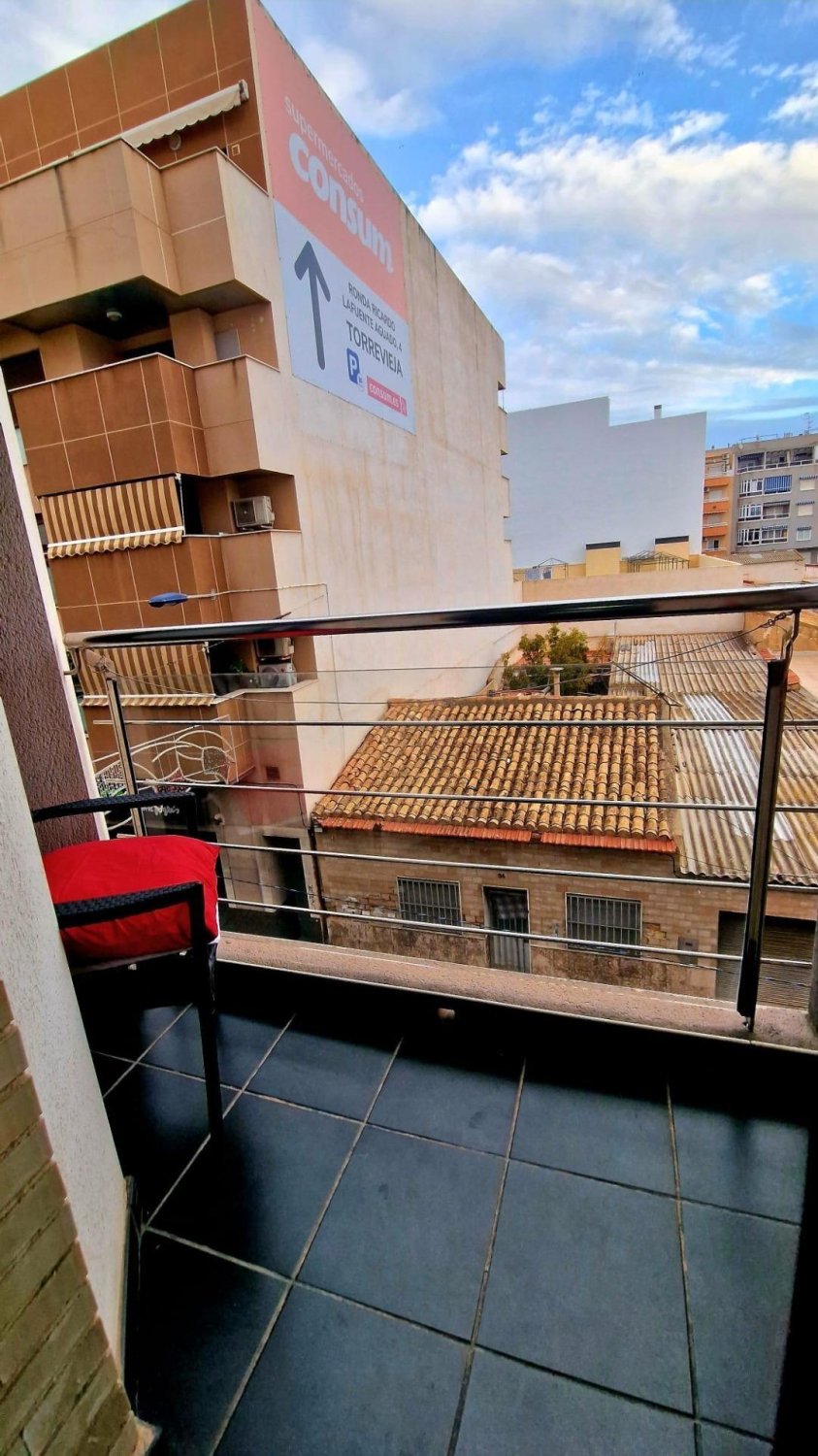 Apartamento en Torrevieja, Alicante, España 2 dormitorios, 76 m2 No. 184293