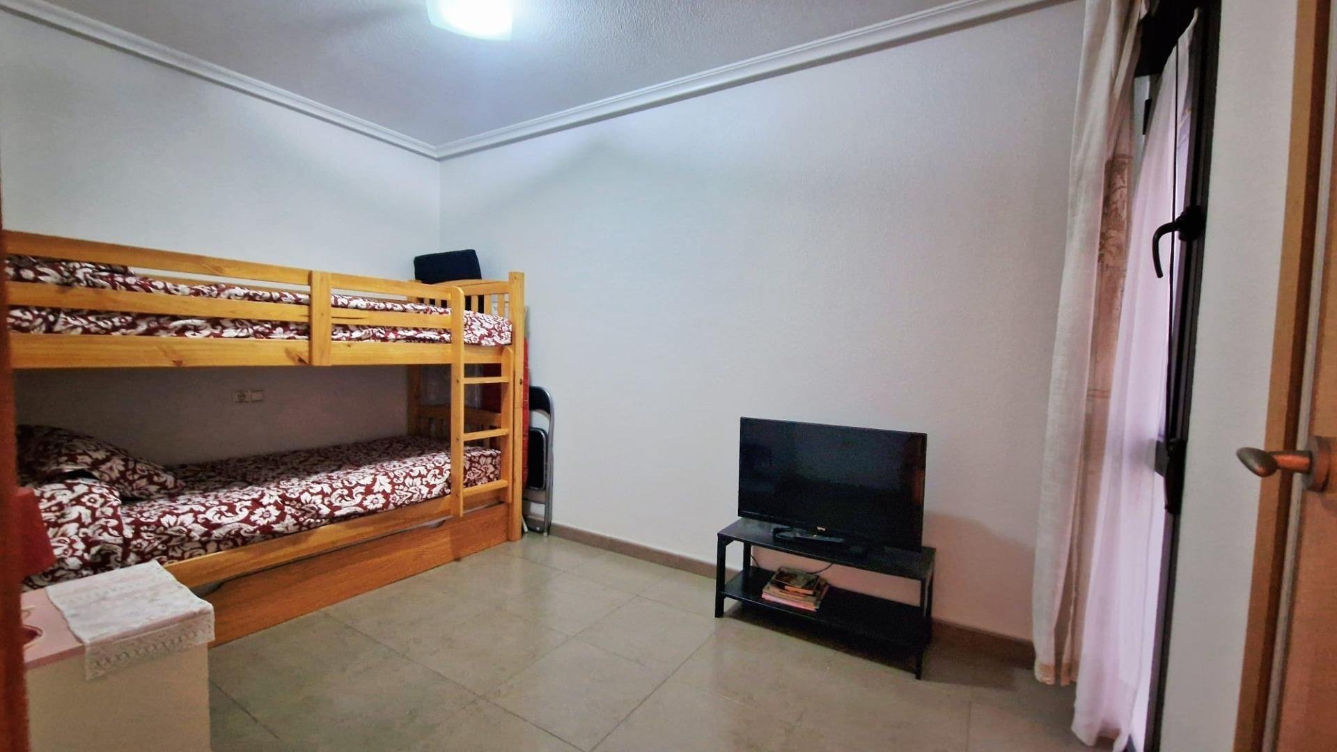 Apartamento en Torrevieja, Alicante, España 2 dormitorios, 76 m2 No. 184293
