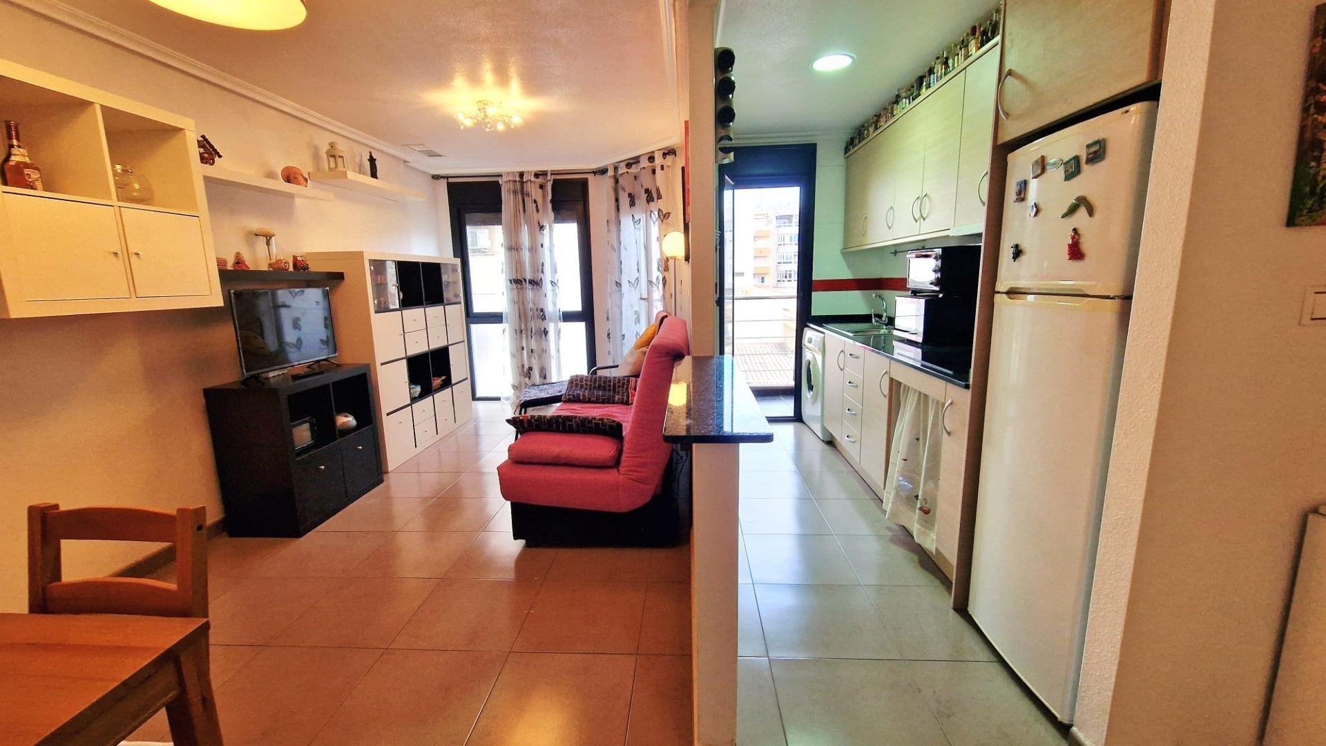 Apartamento en Torrevieja, Alicante, España 2 dormitorios, 76 m2 No. 184293