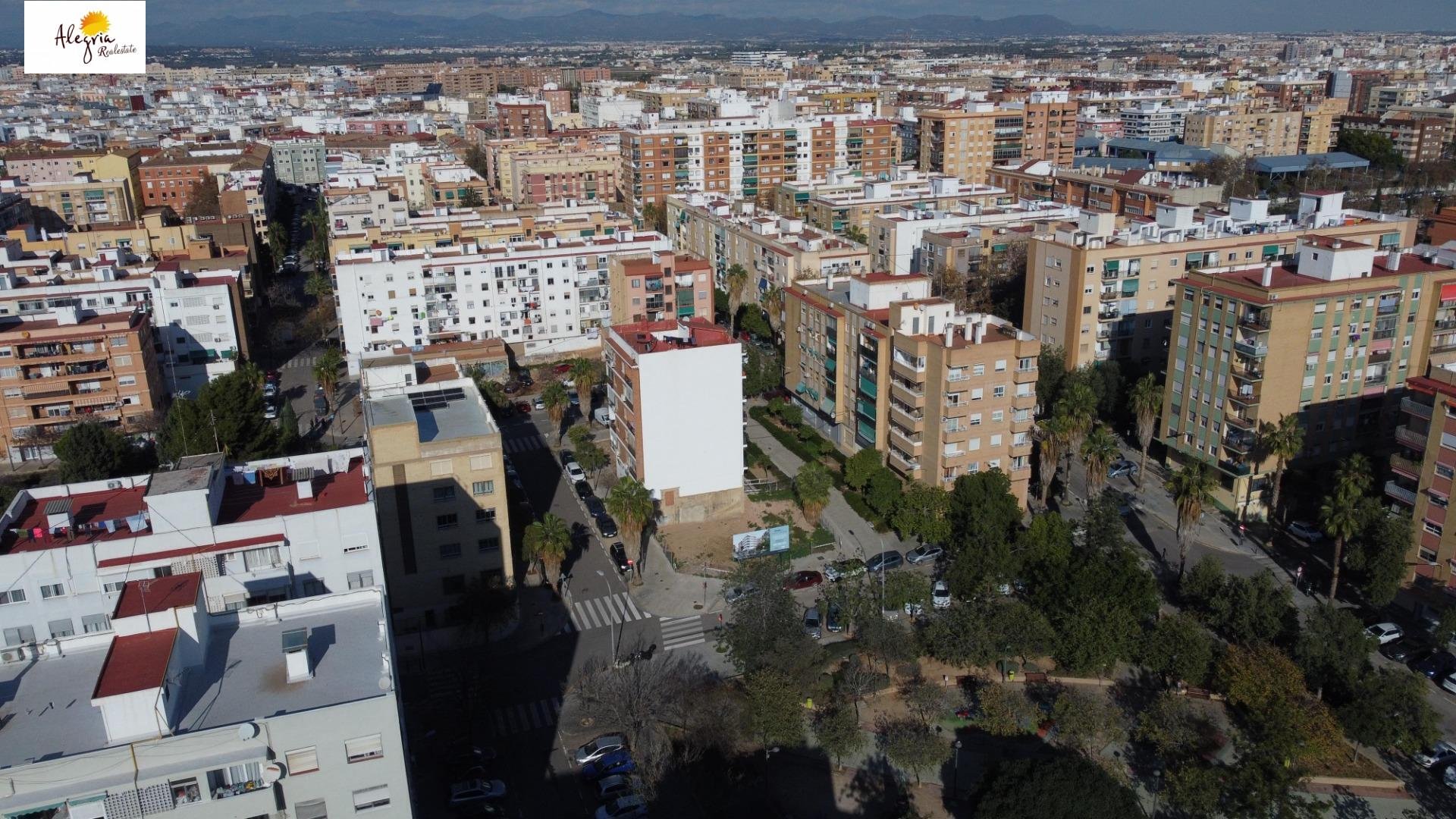 Квартира в Валенсия, Испания 1 спальня, 76.3м2 №147583
