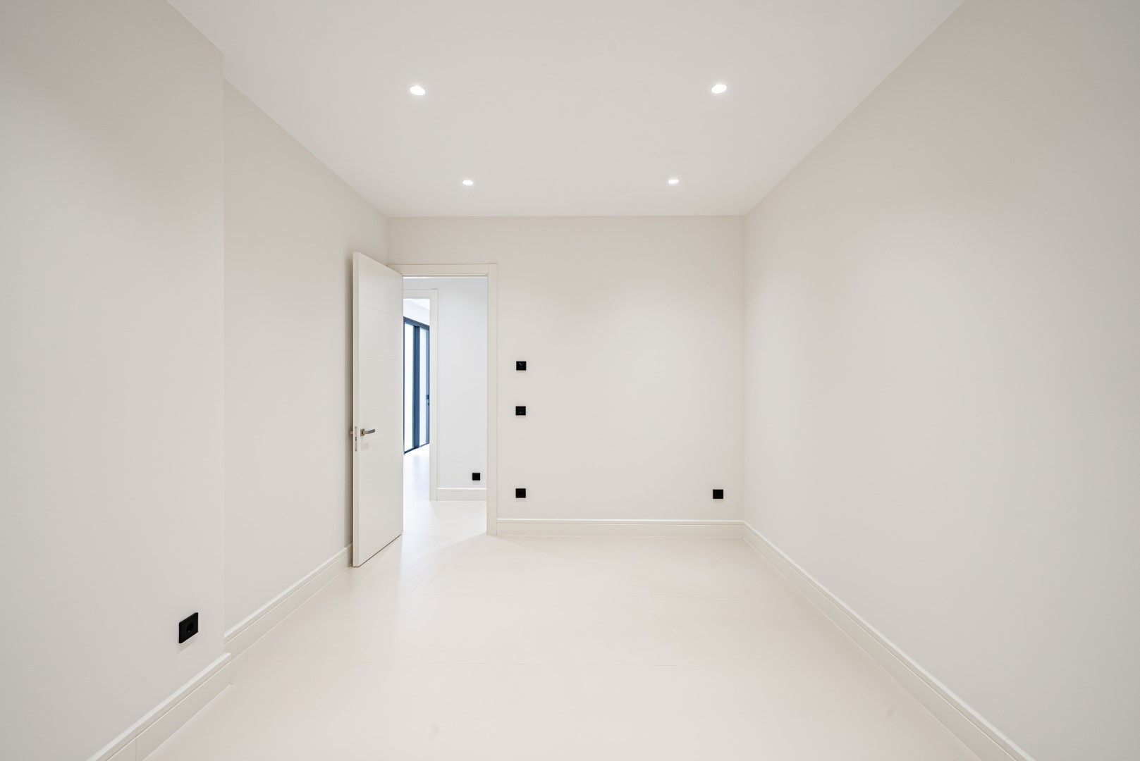 Villa in Marbella, Malaga, Spain 4 bedrooms, 434 sq.m. No. 98055