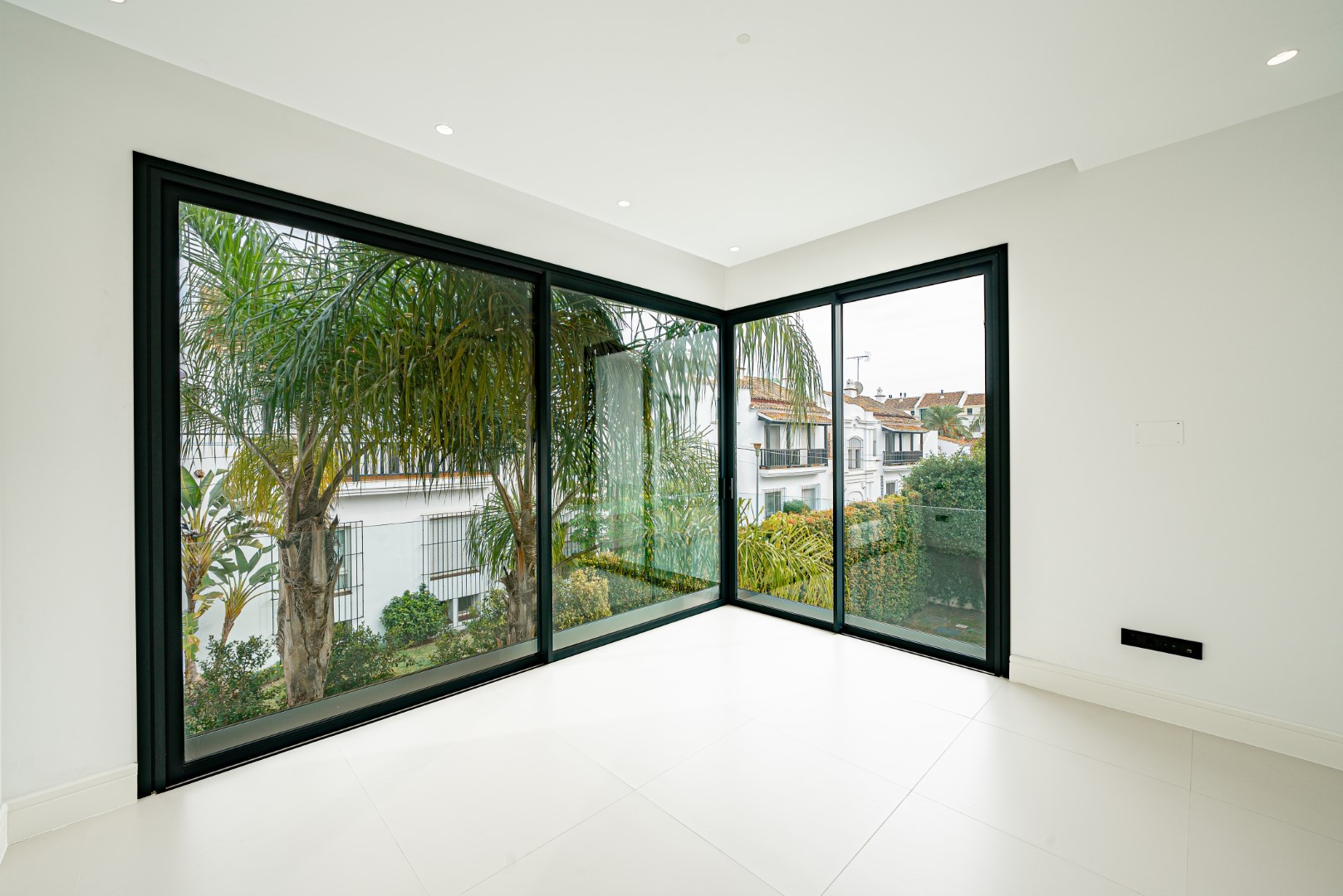 Villa in Marbella, Malaga, Spain 4 bedrooms, 434 sq.m. No. 98055