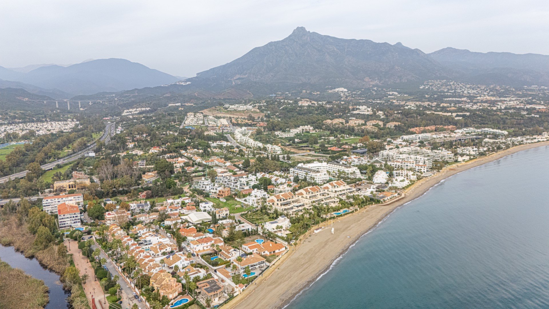 Villa in Marbella, Malaga, Spain 4 bedrooms, 434 sq.m. No. 98055