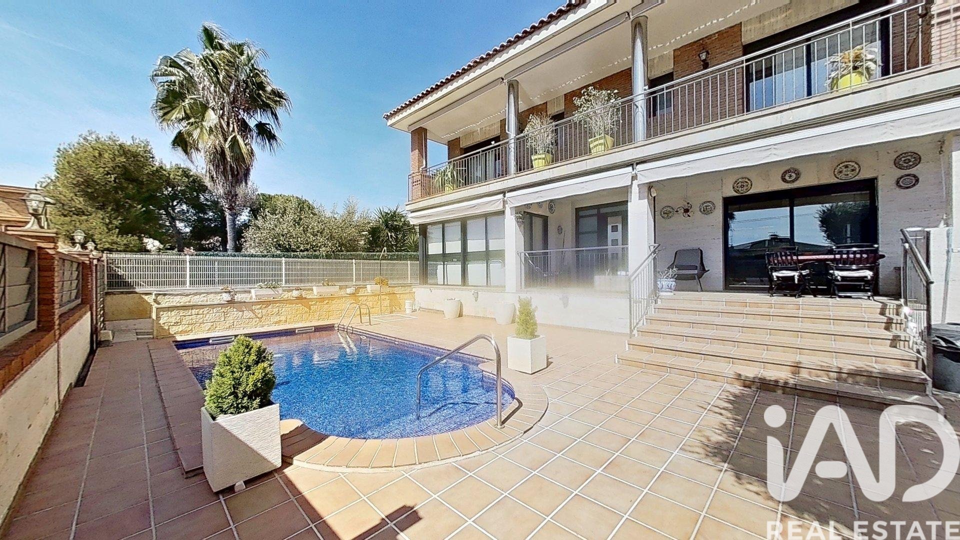 Hus i Calafell, Tarragona, Spanien 5 sovrum, 384 kvm. Nr. 172892
