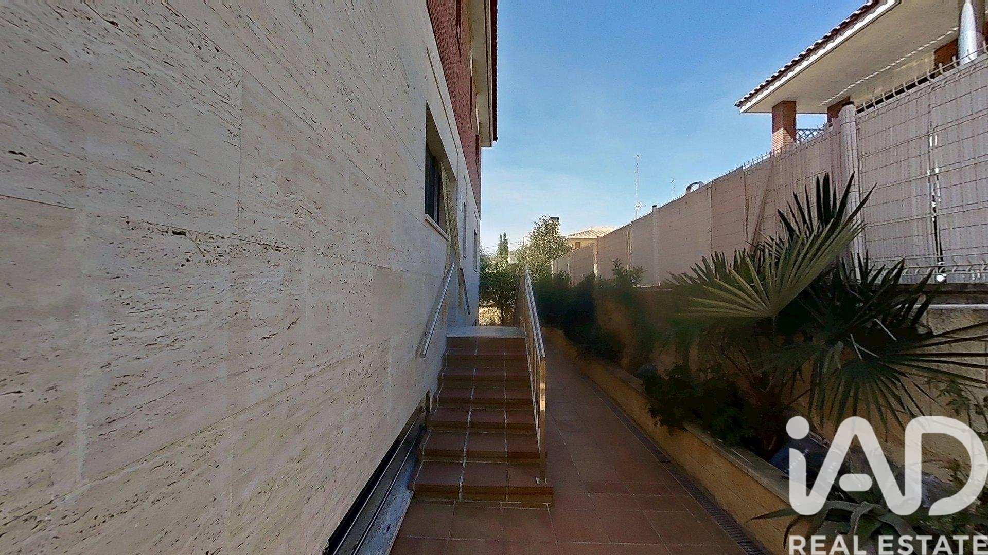 Hus i Calafell, Tarragona, Spanien 5 sovrum, 384 kvm. Nr. 172892