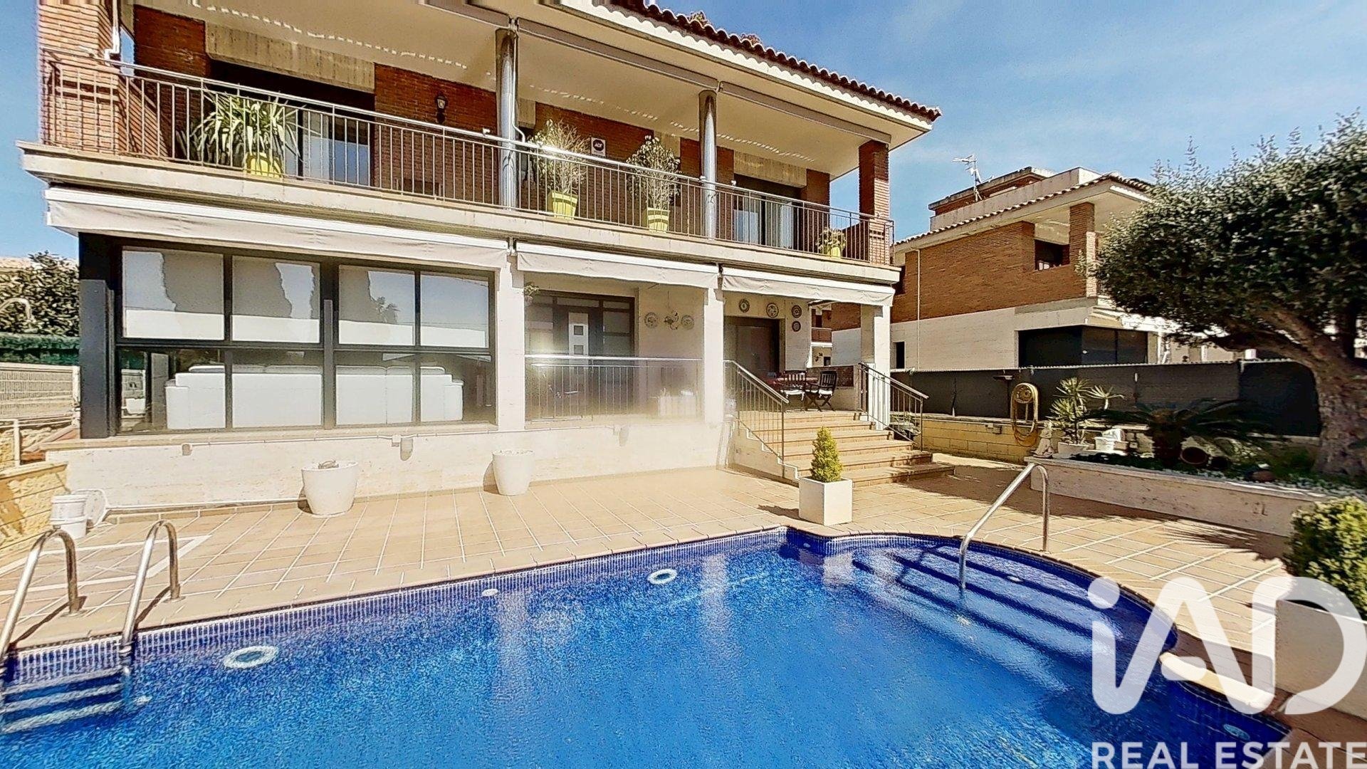 Hus i Calafell, Tarragona, Spanien 5 sovrum, 384 kvm. Nr. 172892