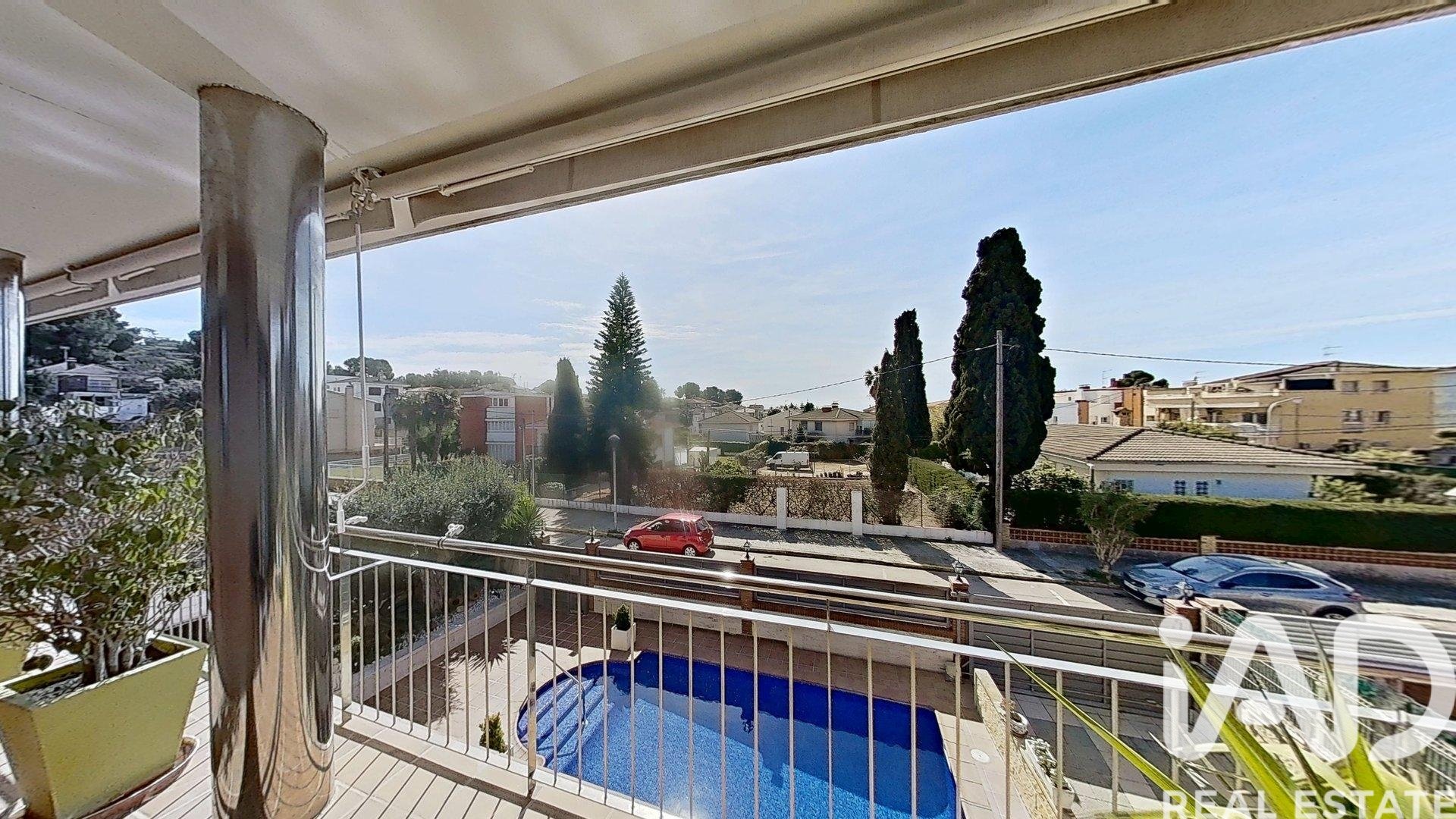 Hus i Calafell, Tarragona, Spanien 5 sovrum, 384 kvm. Nr. 172892