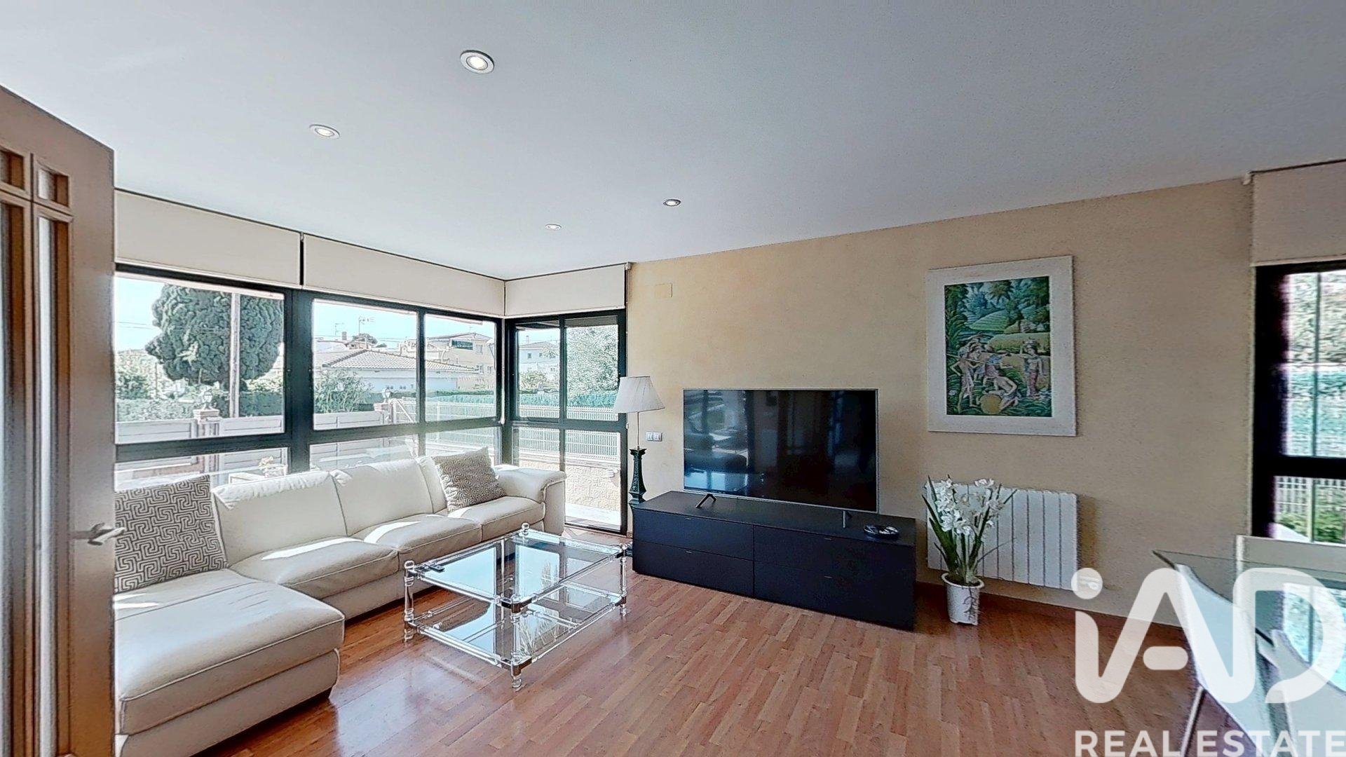 Hus i Calafell, Tarragona, Spanien 5 sovrum, 384 kvm. Nr. 172892