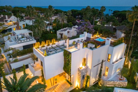 Villa in Marbella Golden Mile, Malaga, Spain 5 bedrooms, 470 sq.m. No. 70942