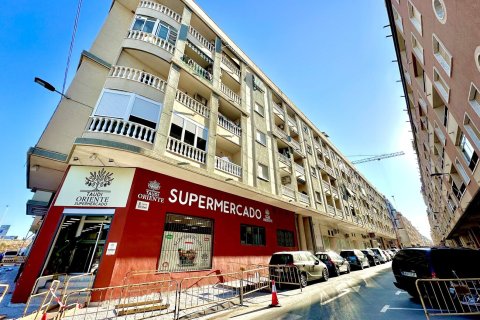 Apartment in Torrevieja, Alicante, Spain 3 bedrooms, 75 sq.m. No. 195998