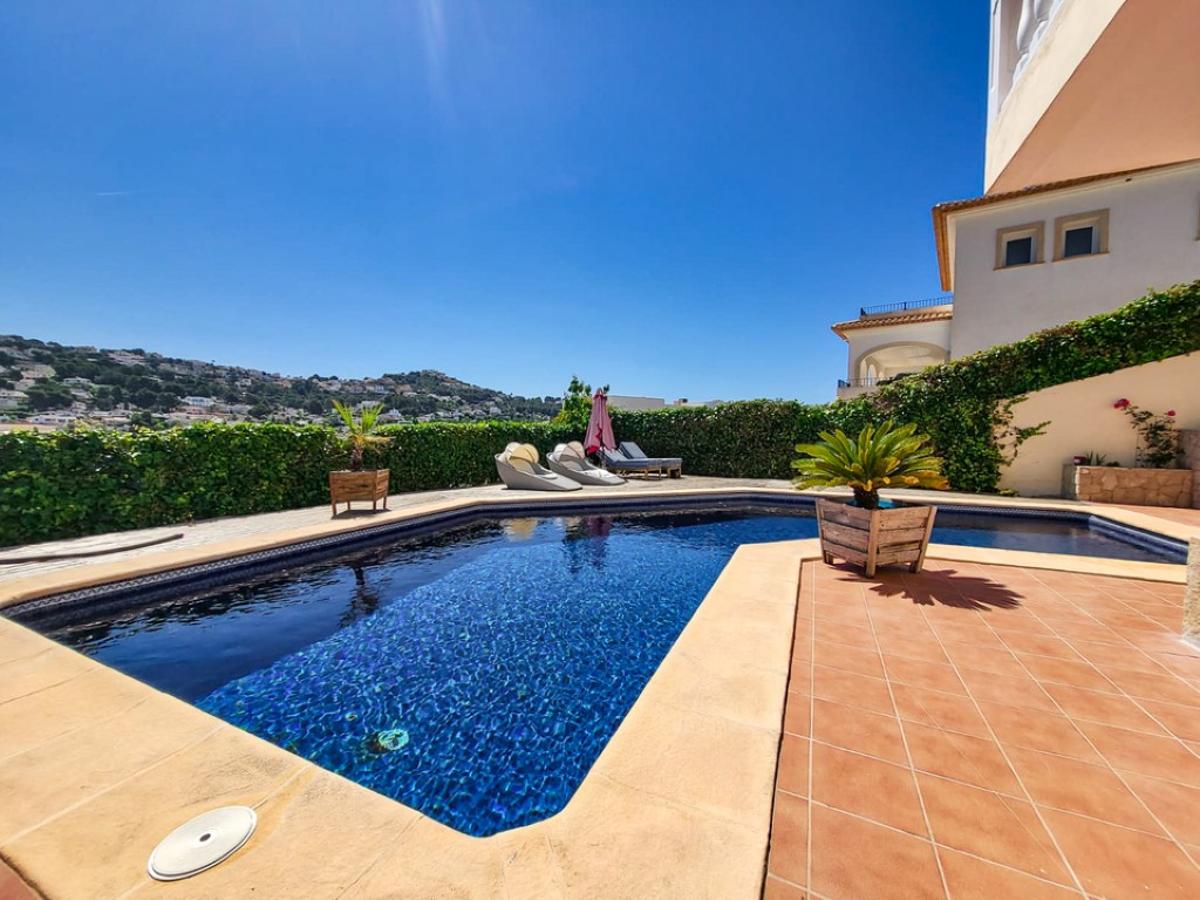 Villa in Moraira, Alicante, Spain 4 bedrooms, 287 sq.m. No. 80347
