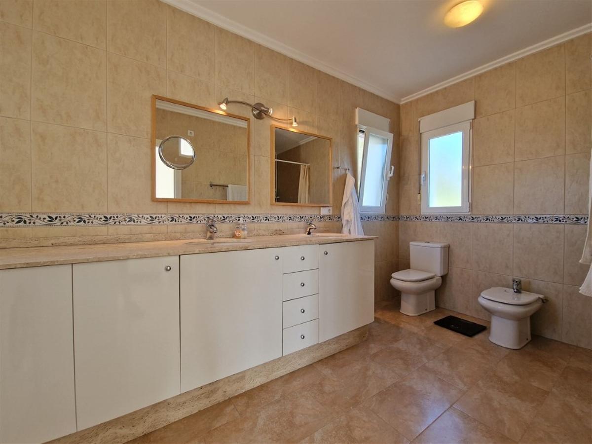 Villa in Moraira, Alicante, Spain 4 bedrooms, 287 sq.m. No. 80347
