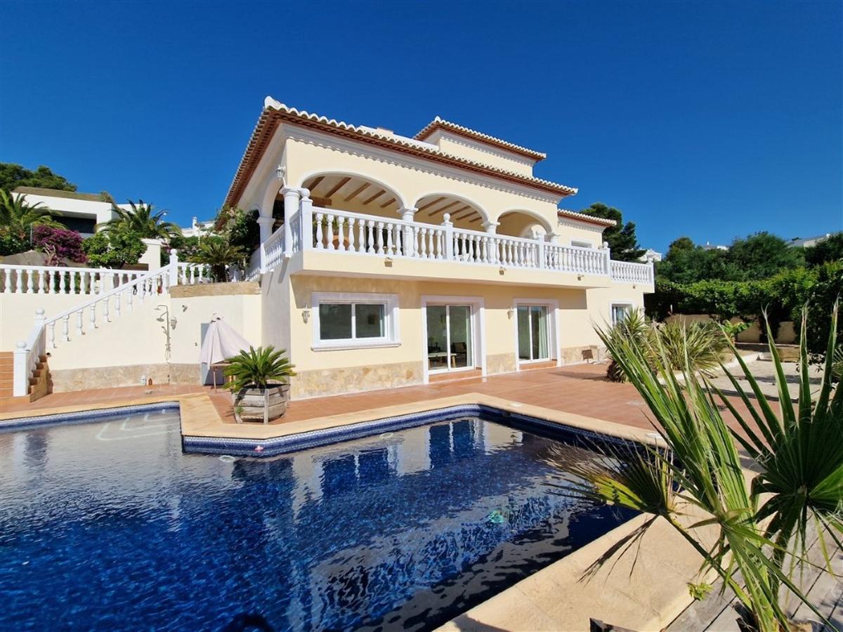 Villa in Moraira, Alicante, Spain 4 bedrooms, 287 sq.m. No. 80347
