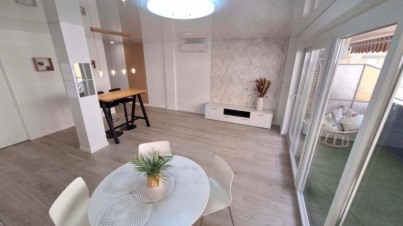Apartamento en Torrevieja, Alicante, España 3 dormitorios,  No. 196810