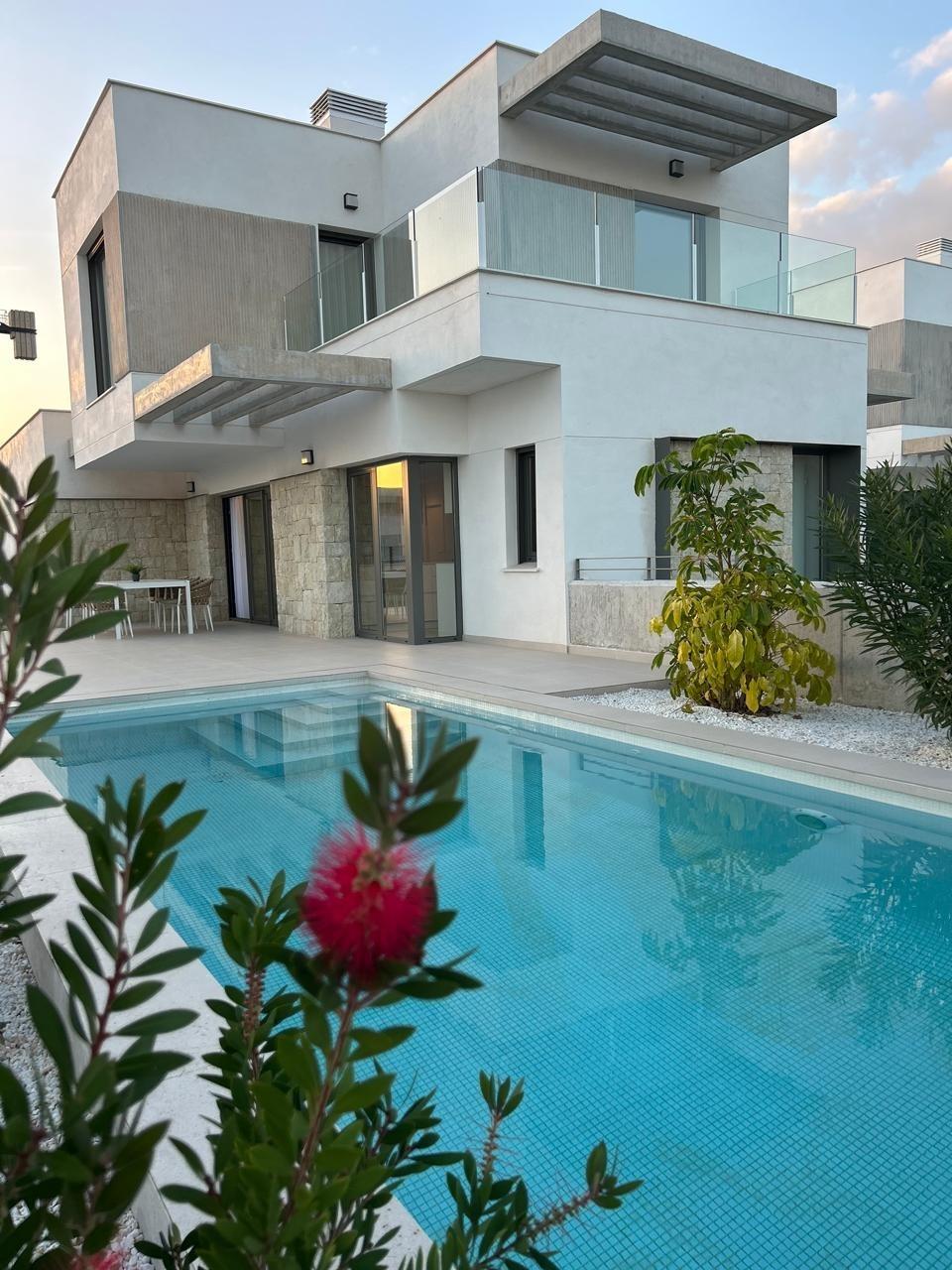 Huvila Finestrat, Alicante, Espanja 4 makuuhuonetta, 244 m2 No. 165526