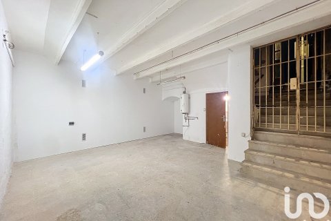 Commercial property in El Masnou, Barcelona, Spain 3 bedrooms, 70 sq.m. No. 186084