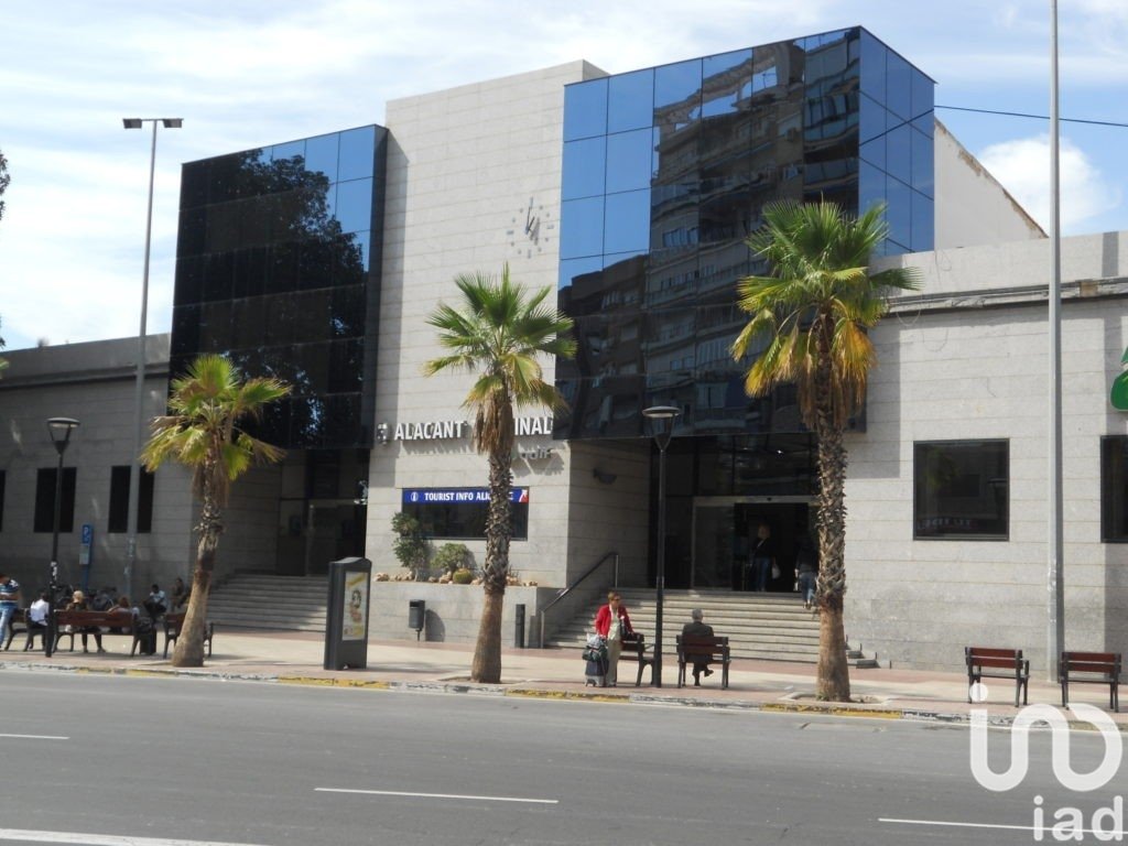 Propiedad comercial en Alicante, España 2 dormitorios, 95 m2 No. 186082