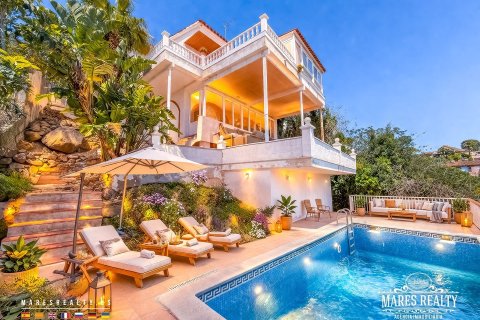 Villa en Lloret de Mar, Gerona, España 4 dormitorios, 238 m2 No. 168696