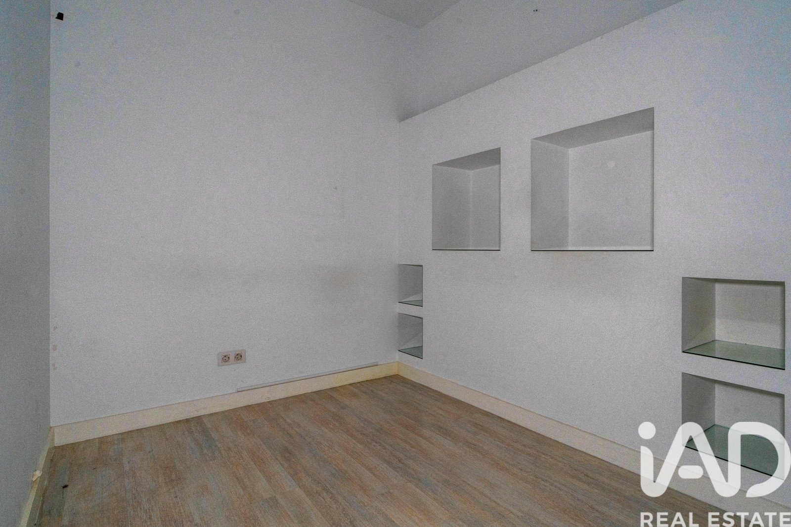 Commercial property in Bilbao, Biscay, Spain 30 sq.m. No. 195024