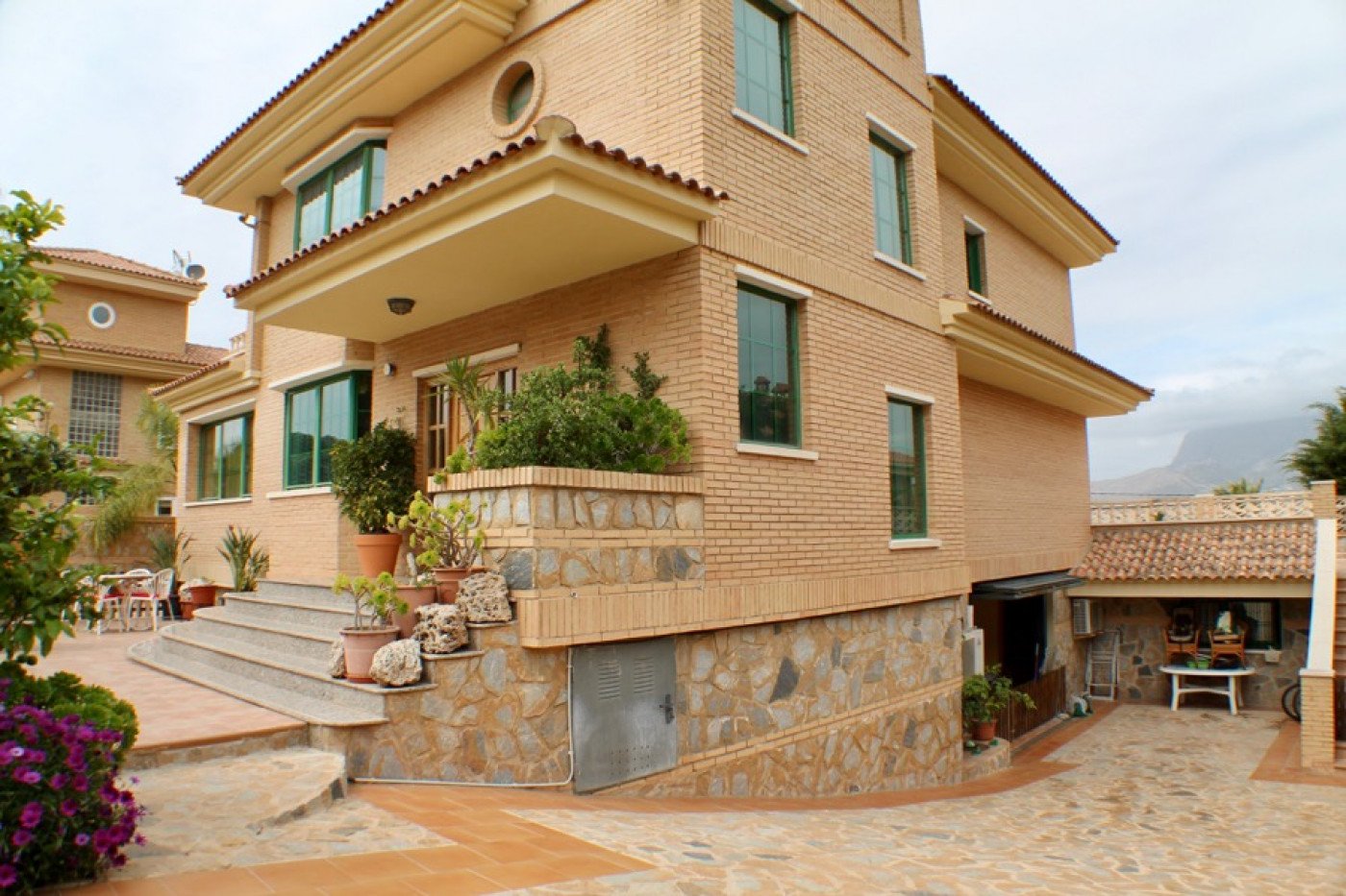Villa in Benidorm, Alicante, Spain 6 bedrooms, 600 sq.m. No. 196695