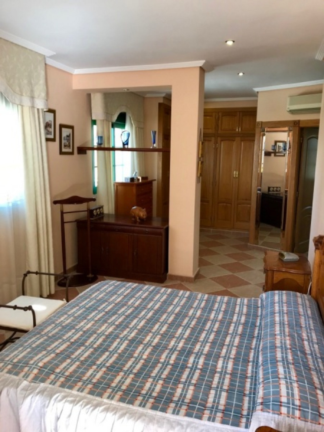 Villa in Benidorm, Alicante, Spain 6 bedrooms, 600 sq.m. No. 196695