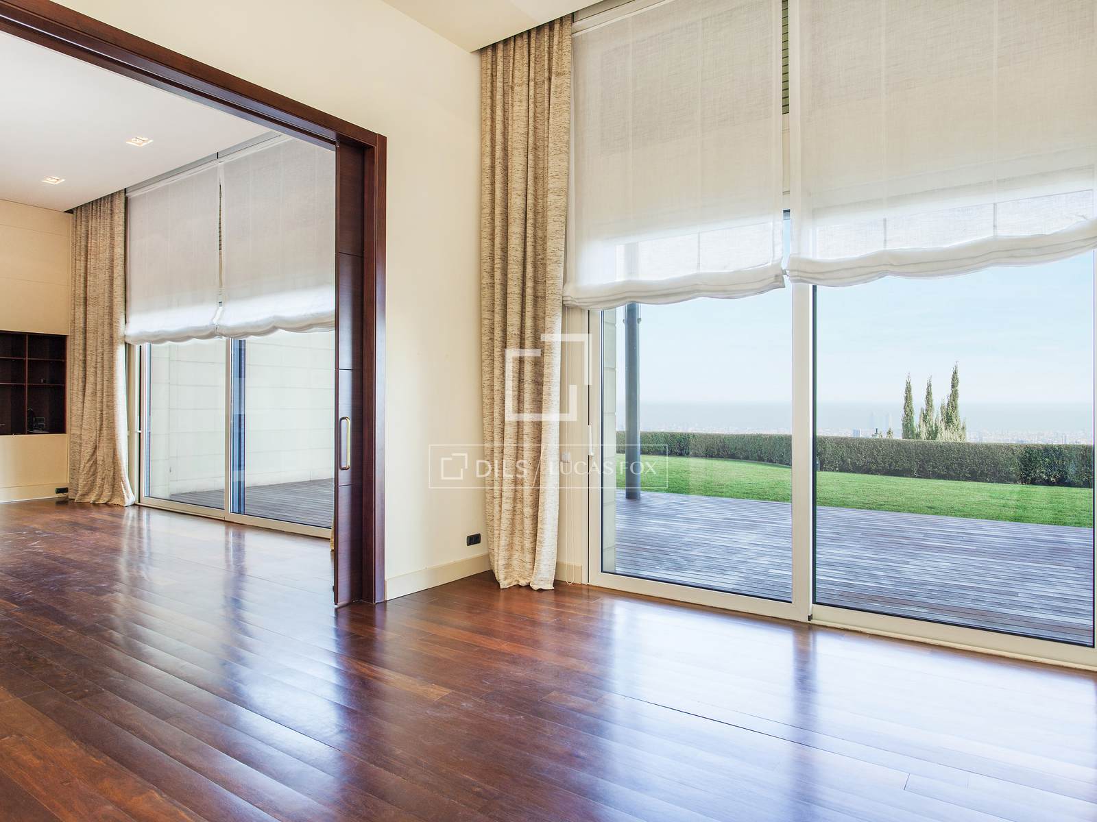 Villa in Barcelona, Spanien 6 Schlafzimmer, 669 m2 Nr. 194310