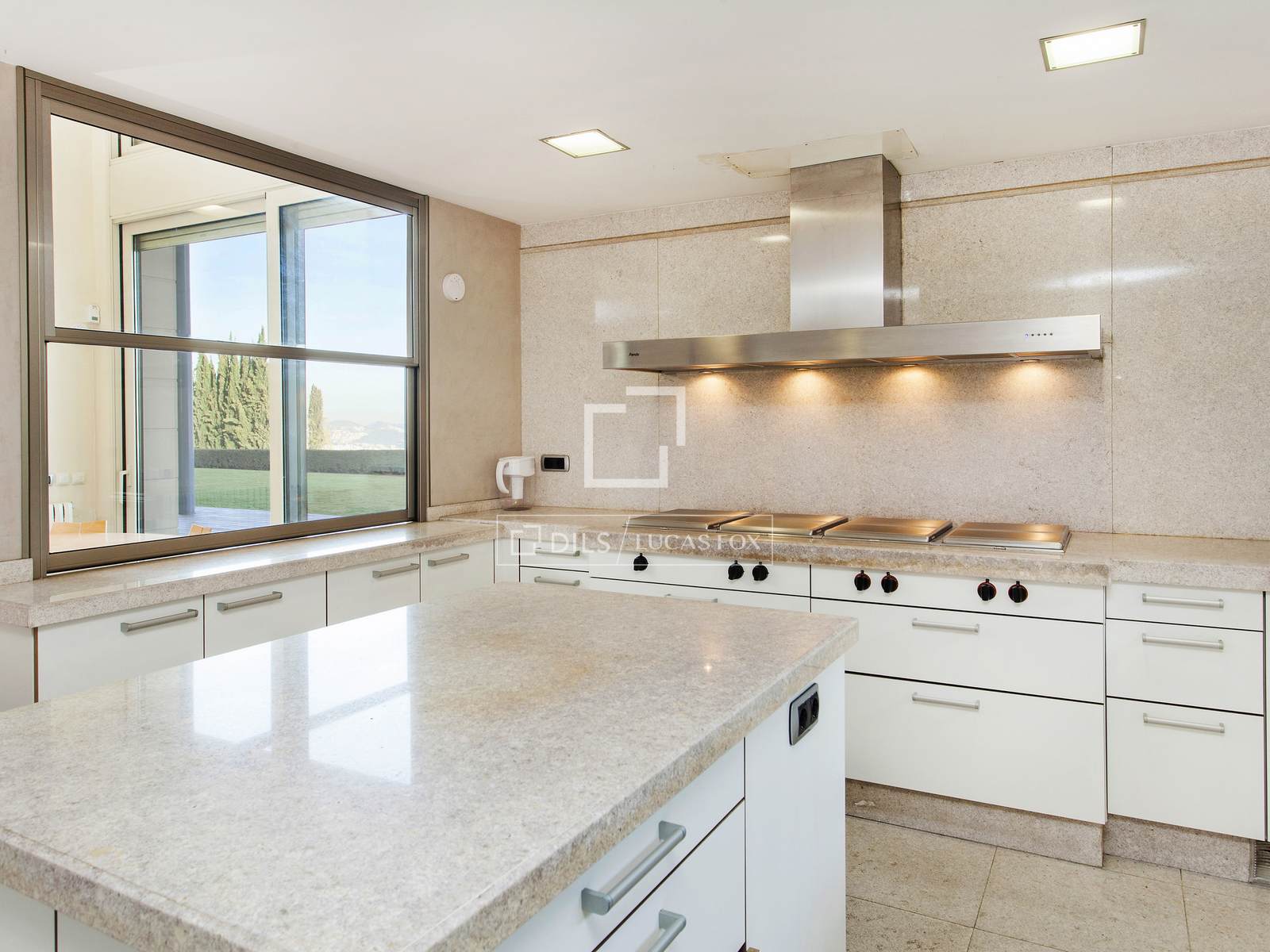 Villa in Barcelona, Spanien 6 Schlafzimmer, 669 m2 Nr. 194310