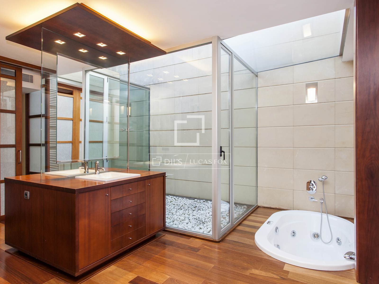 Villa in Barcelona, Spanien 6 Schlafzimmer, 669 m2 Nr. 194310