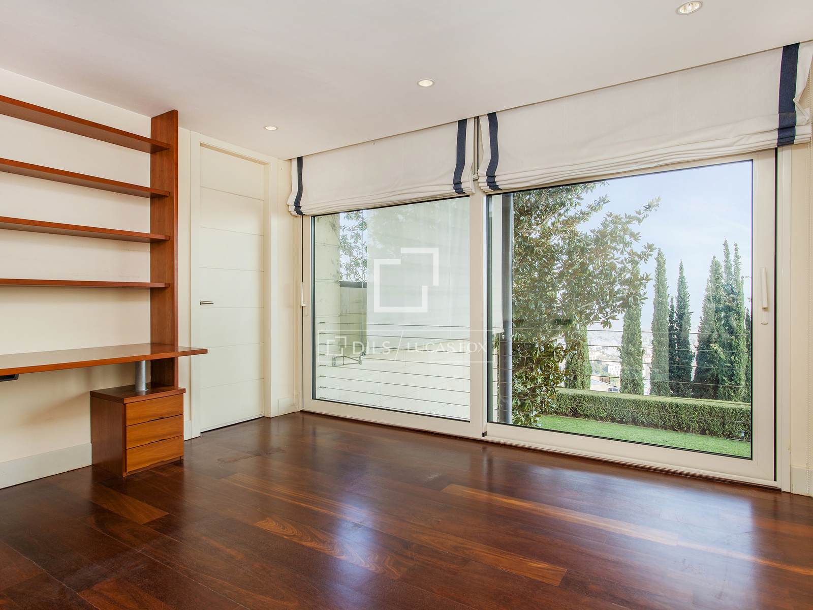 Villa in Barcelona, Spanien 6 Schlafzimmer, 669 m2 Nr. 194310