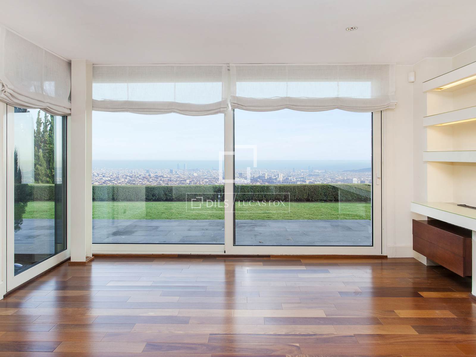 Villa in Barcelona, Spanien 6 Schlafzimmer, 669 m2 Nr. 194310