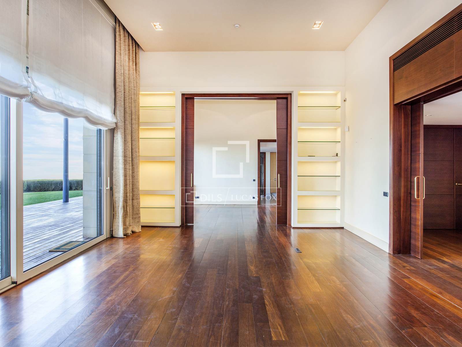 Villa in Barcelona, Spanien 6 Schlafzimmer, 669 m2 Nr. 194310