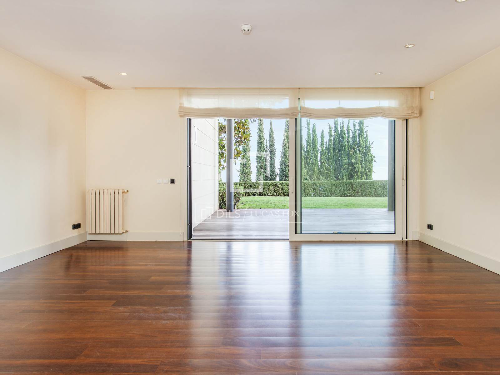 Villa in Barcelona, Spanien 6 Schlafzimmer, 669 m2 Nr. 194310