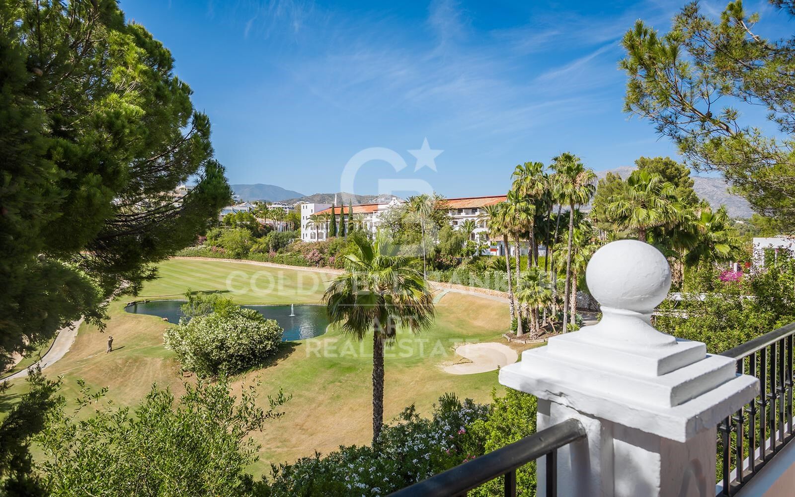 Townhouse in Benahavis, Malaga, Spain 4 bedrooms, 352 sq.m. No. 158819