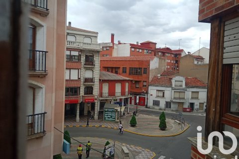 Apartment in La Baneza, Leon, Spain 4 bedrooms, 111 sq.m. No. 185831