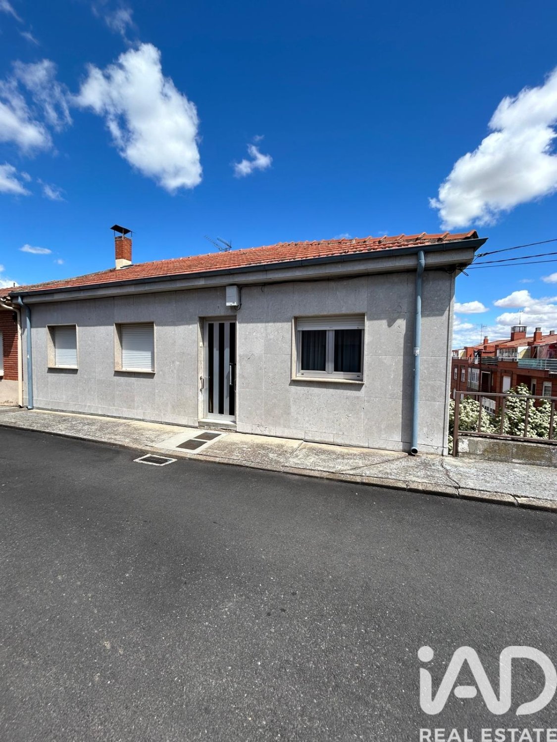 House à La Baneza, Leon, Espagne 3 chambres, 252 m2 No. 184805