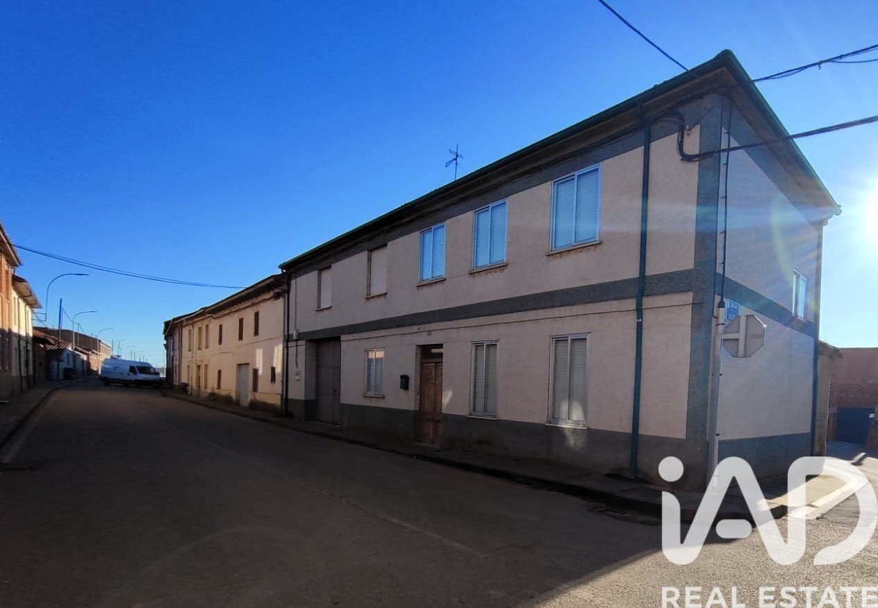House in San Justo de la Vega, Leon, Spain 5 bedrooms, 391 sq.m. No. 185374