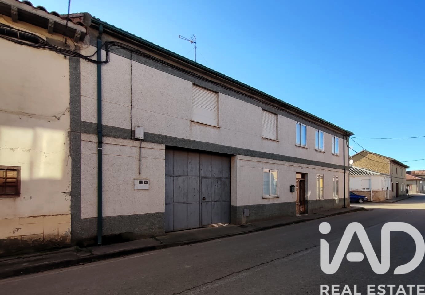House in San Justo de la Vega, Leon, Spain 5 bedrooms, 391 sq.m. No. 185374