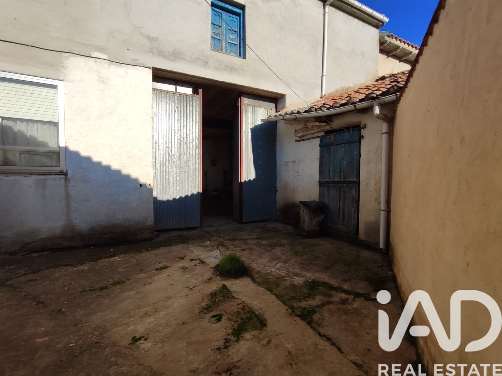 House in San Justo de la Vega, Leon, Spain 5 bedrooms, 391 sq.m. No. 185374